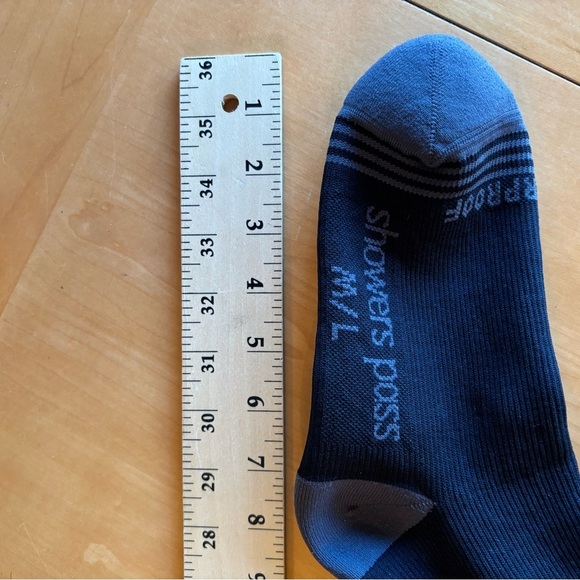 Showers Pass M/L black waterproof, commuter socks - Picture 6 of 7